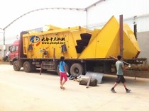 4YK2160圆振动筛带大架料斗发货现场